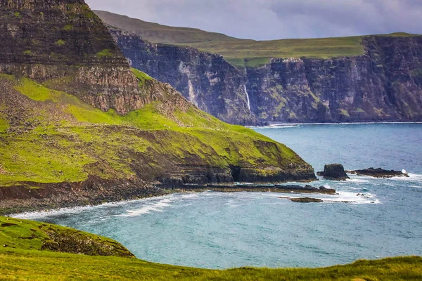 Vagues Brisant Sur Les Falaises Côtières Écosse — Photo