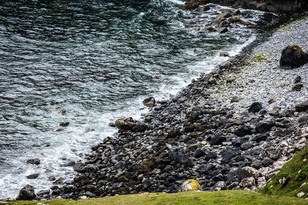 Olas Rompiendo Acantilados Costeros Escocia —  Fotos de Stock