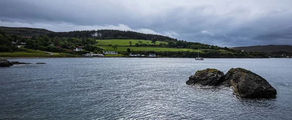 Живописный Пейзаж Удивительной Шотландской Природы Рыбацкой Лодкой — стоковое фото