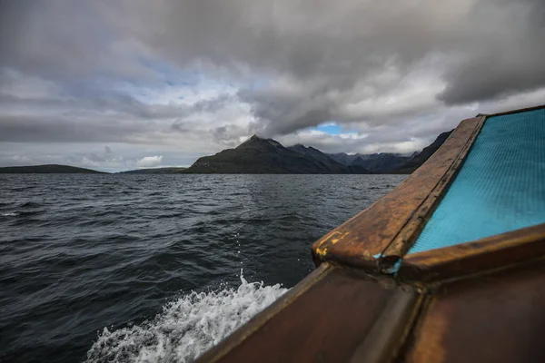 Beautiful Scenic Landscape Scotland Nature Moving Passenger Boat — 스톡 사진