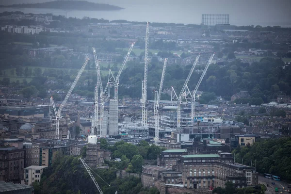 イギリス エディンバラ 2019年5月30日 スコットランドの首都エディンバラの有名な中心街や建物 — ストック写真