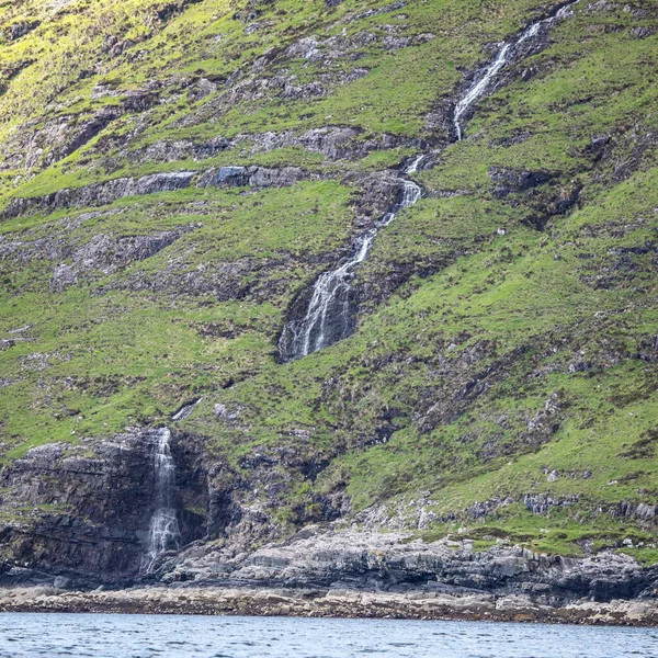 高山瀑布的风景秀丽与苏格兰的传统自然 — 图库照片