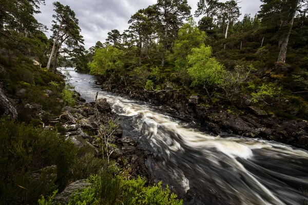 Paisagem Pitoresca Rio Montanha Com Natureza Tradicional Escócia — Fotografia de Stock