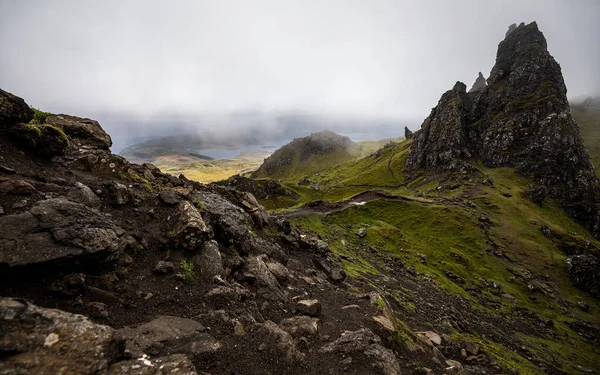 Velho Homem Storr Ilha Skye Escócia Paisagem Montanhosa Com Nuvens — Fotografia de Stock