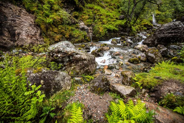 Живописный Пейзаж Горной Реки Традиционной Природой Шотландии — стоковое фото