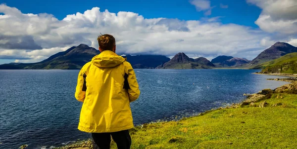 Viajero Contra Hermosa Naturaleza Escocesa — Foto de Stock