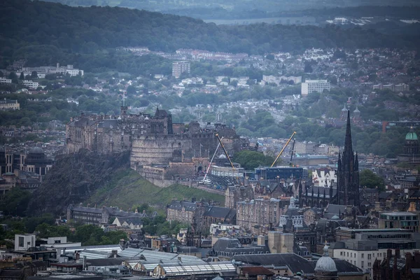 イギリス エディンバラ 2019年5月30日 スコットランドの首都エディンバラの有名な中心街や建物 — ストック写真