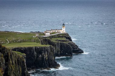 Isle of Skye İskoçya'da neist noktası deniz feneri.