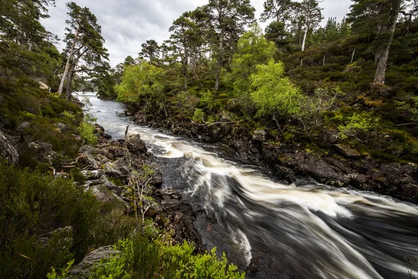 Paisagem Pitoresca Rio Montanha Com Natureza Tradicional Escócia — Fotografia de Stock