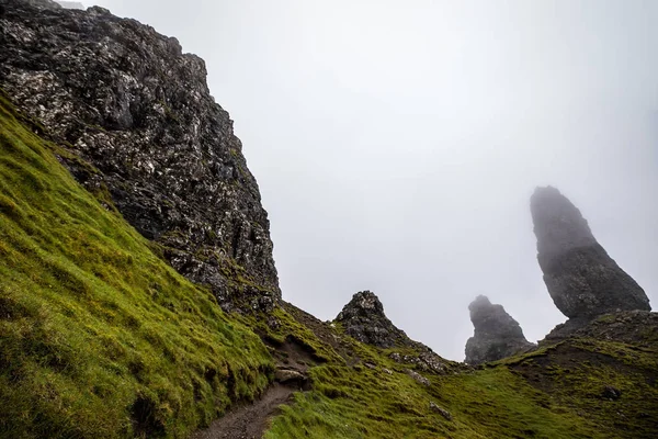 Starý Muž Storr Ostrově Skye Skotsku Horská Krajina Mlhavé Mraky — Stock fotografie