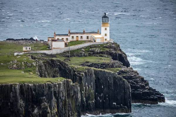 Faro Neist Point Isla Skye Escocia — Foto de Stock