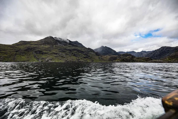 Prachtig Landschap Van Schotland Natuur Van Bewegende Passagiersboot — Stockfoto