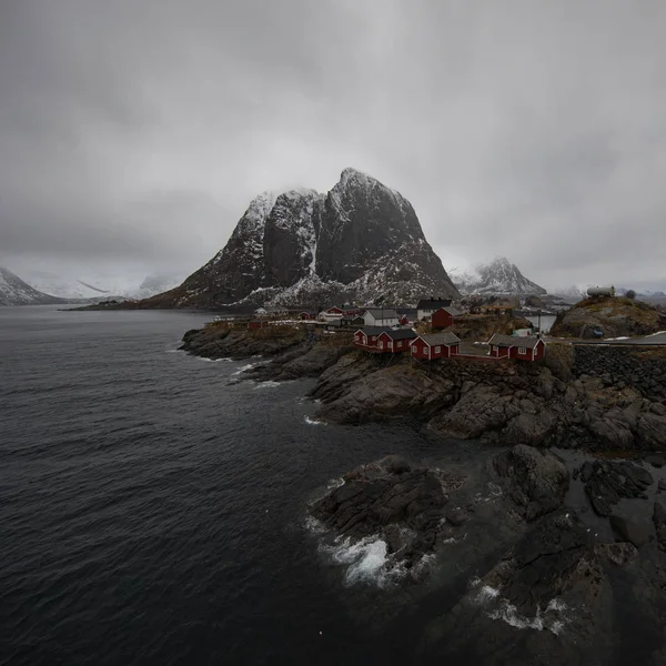 Traditioneel landschap van de Noorse natuur. — Stockfoto