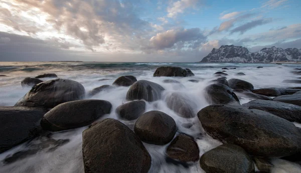 Paisaje tradicional de naturaleza noruega . — Foto de Stock