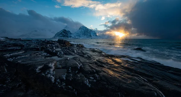 Tradycyjny krajobraz norweskiej przyrody. — Zdjęcie stockowe