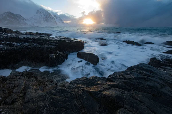 Tradycyjny krajobraz norweskiej przyrody. — Zdjęcie stockowe