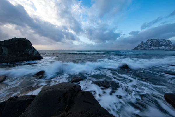 Paisaje tradicional de naturaleza noruega . — Foto de Stock