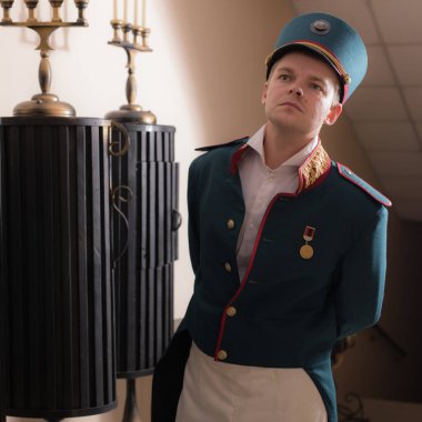 Aktör eski tiyatro Ardiles tarihi Kostüm giymiş.