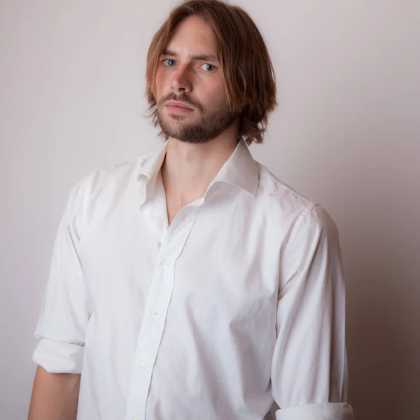 Handsome young elegant man studio portrait. — Stock Photo, Image