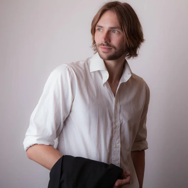 Bonito jovem elegante homem estúdio retrato . — Fotografia de Stock