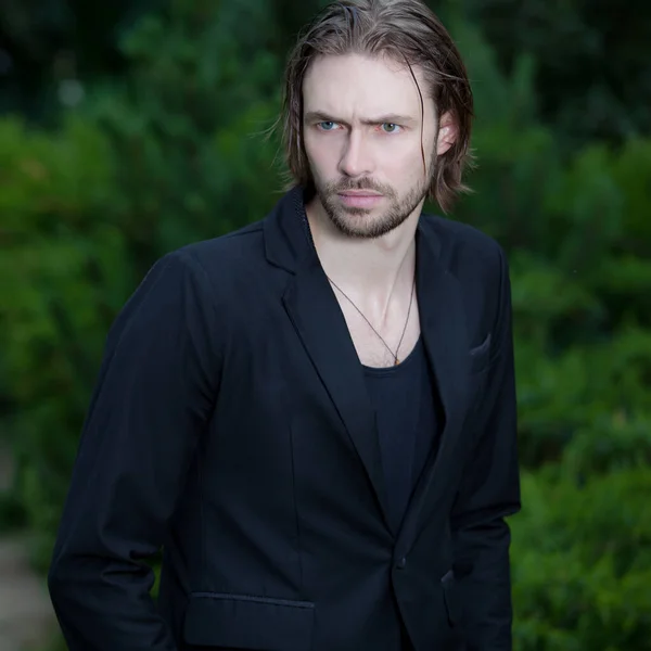 Young elegant handsome man posing outside. — Stock Photo, Image