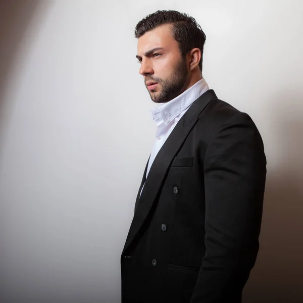 Handsome young elegant man studio portrait. — Stock Photo, Image