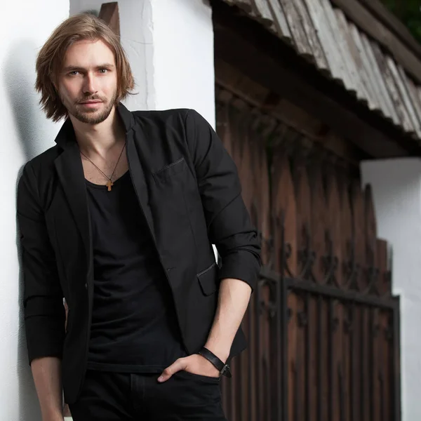 Young elegant handsome man posing outside. — Stock Photo, Image