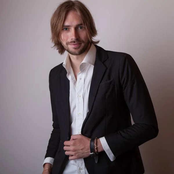 Handsome young elegant man studio portrait. — Stock Photo, Image