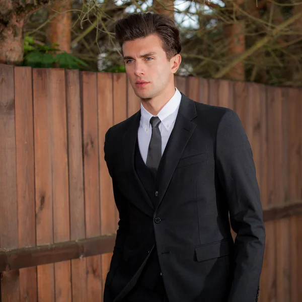 Young elegant handsome man posing outside. — Stock Photo, Image