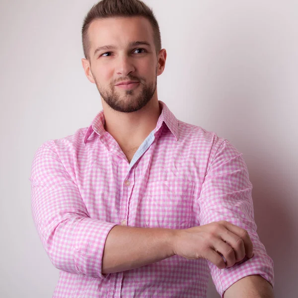 Guapo joven elegante hombre estudio retrato . — Foto de Stock