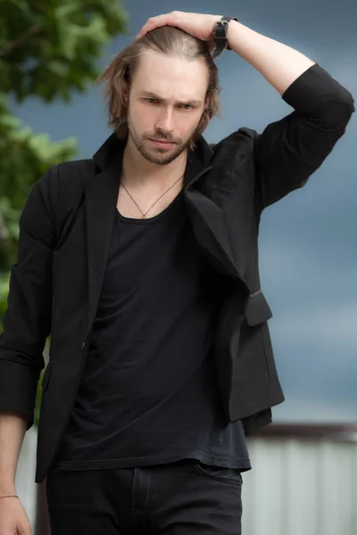 Young elegant handsome man posing outside. — Stock Photo, Image