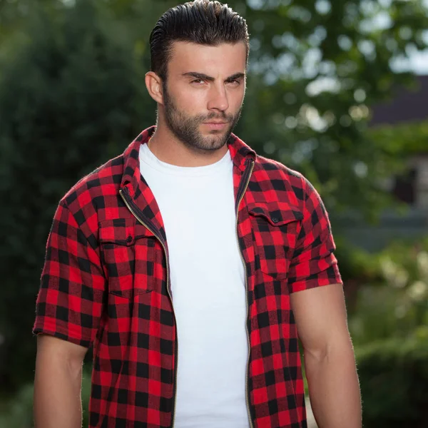 Young elegant handsome man posing outside. — Stock Photo, Image