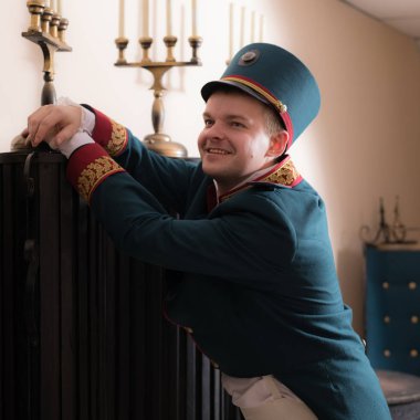 Aktör eski tiyatro Ardiles tarihi Kostüm giymiş.