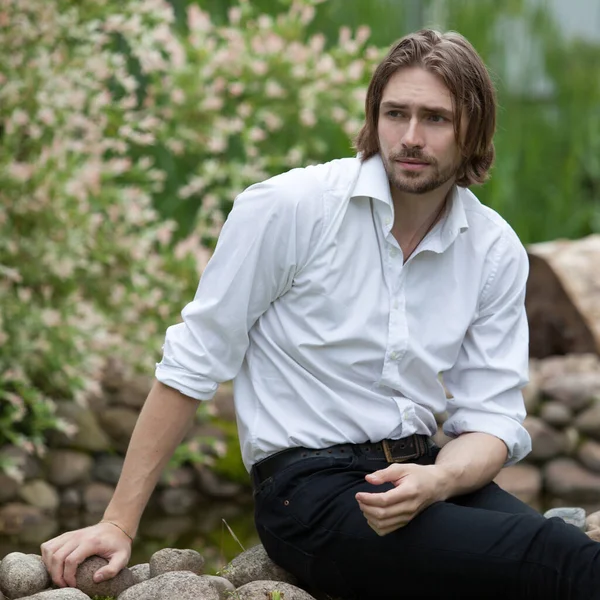 Young elegant handsome man posing outside. — 스톡 사진