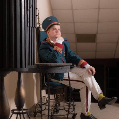 Aktör eski tiyatro Ardiles tarihi Kostüm giymiş.