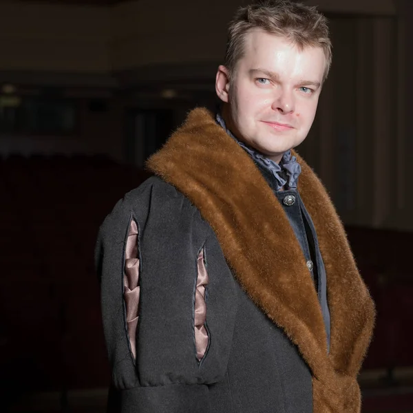 Actor dressed historical costume in interior of old theater. — Stock Photo, Image