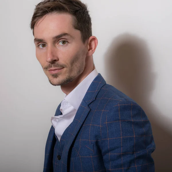 Handsome young elegant man studio portrait. — Stock Photo, Image