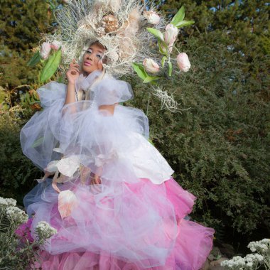 Peri masalı fantezi tarzındaki seksi Asyalı kız..