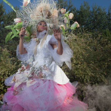 Peri masalı fantezi tarzındaki seksi Asyalı kız..