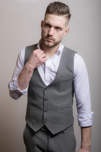 Handsome young elegant man studio portrait. — Stock Photo, Image