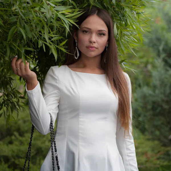 Retrato de una hermosa joven. —  Fotos de Stock