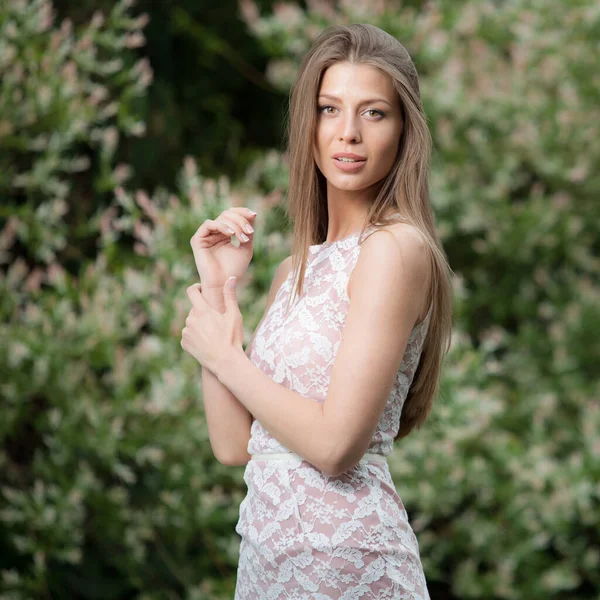 Portrait of beautiful young girl. — Stock Photo, Image