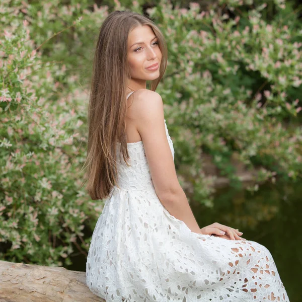 Retrato de una hermosa joven. —  Fotos de Stock