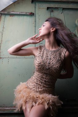 Güzel bir genç kızın portresi.