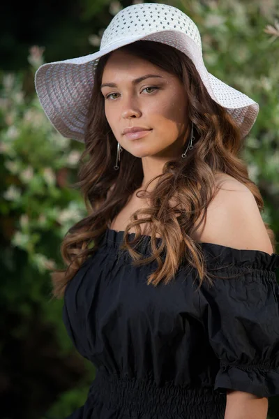 Retrato de una hermosa joven. —  Fotos de Stock