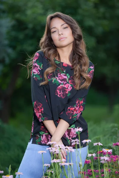 Retrato de una hermosa joven. —  Fotos de Stock