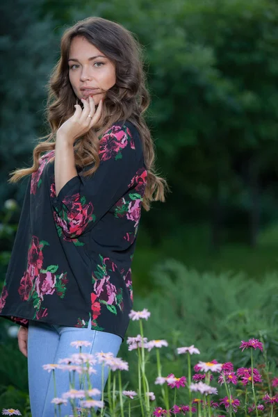 Retrato de una hermosa joven. —  Fotos de Stock