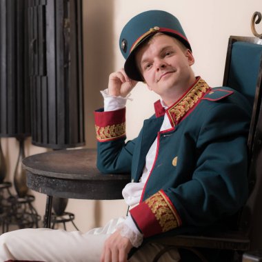 Aktör eski tiyatro Ardiles tarihi Kostüm giymiş.