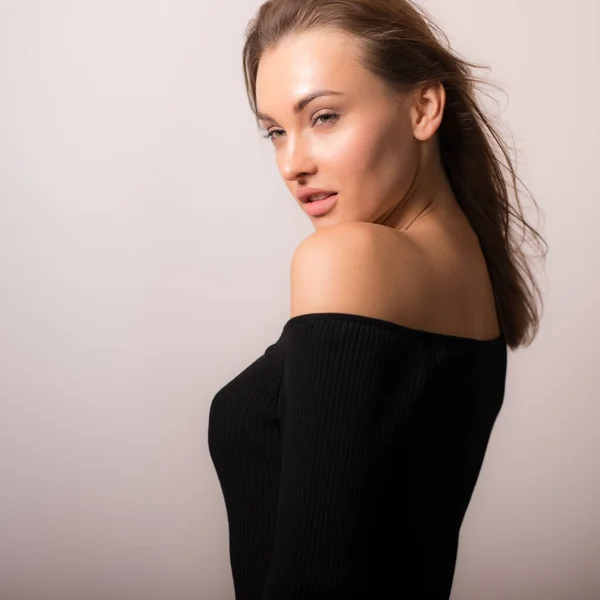 Jovem bela menina estúdio retrato . — Fotografia de Stock