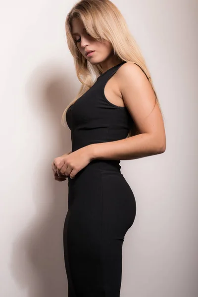 Giovane bella ragazza studio ritratto . — Foto Stock